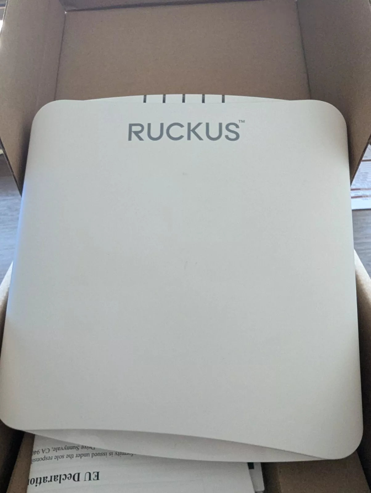 Ruckus 901-R550-WW00 Indoor Access Point – High-Performance Wi-Fi 6 for Modern Networks